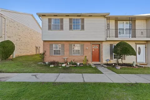 59 W Townhouse Ln #17, Grand Prairie, TX 75052