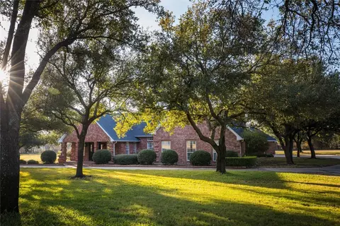 6350 Oak Hollow Dr, Burleson, TX 76028