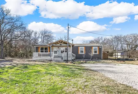 821 Boone Cir, Valley View, TX 76272