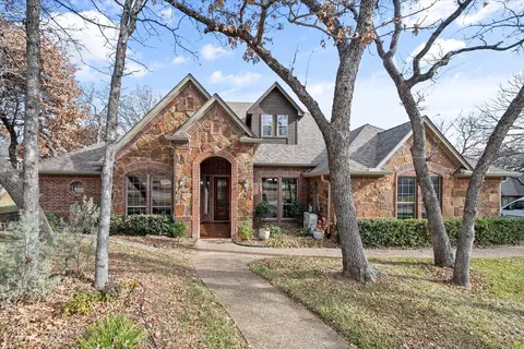 904 Kings Ct, Burleson, TX 76028