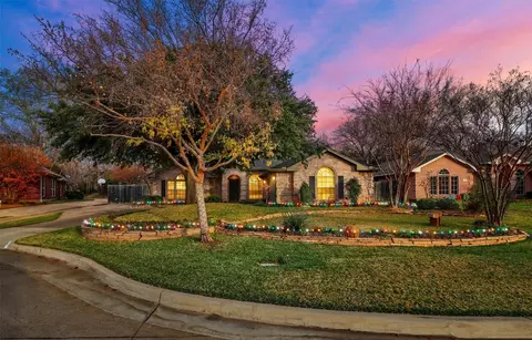 414 Glenbrook Dr, Kennedale, TX 76060