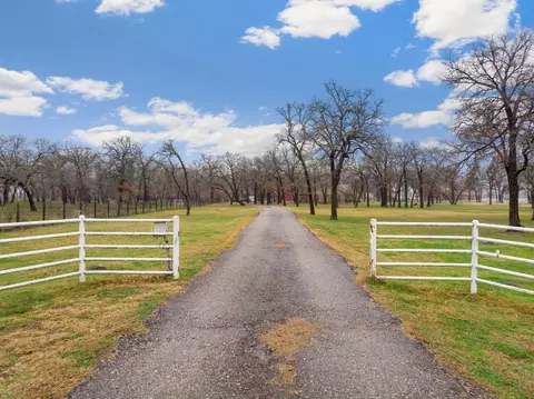 2339 E Blackjack Rd, Pilot Point, TX 76258