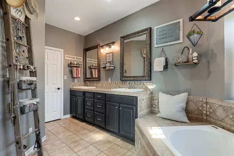 Bath - 2339 E Blackjack Rd, Pilot Point, TX 76258 photo 3 of 3