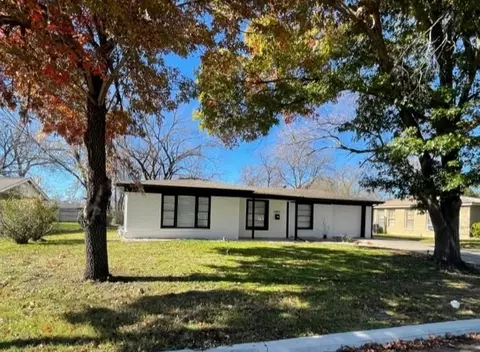 2821 Rosebud Ln, Richland Hills, TX 76118