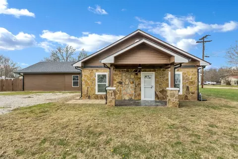 102 Maple St, Paradise, TX 76073