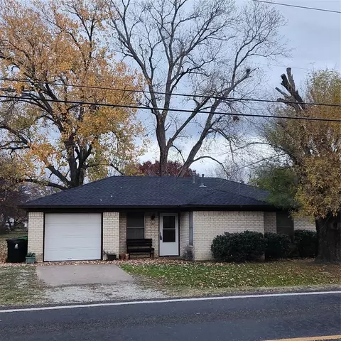 701 S Washington St, Pilot Point, TX 76258