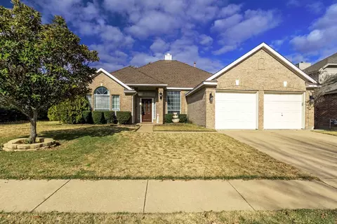 331 Fort Edward Dr, Arlington, TX 76002