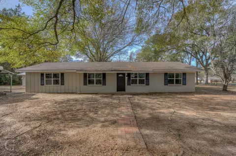 353 Oak St, Coushatta, LA 71019