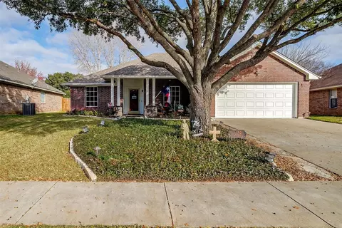359 Meador Ln, Burleson, TX 76028