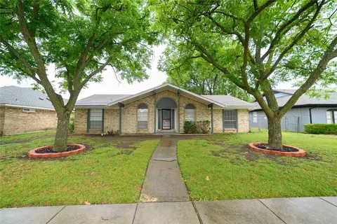 5805 Bobbie Ln, Rowlett, TX 75089
