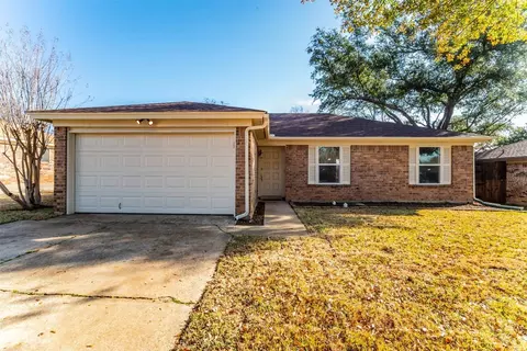 5909 Twin Willows Dr, Arlington, TX 76017