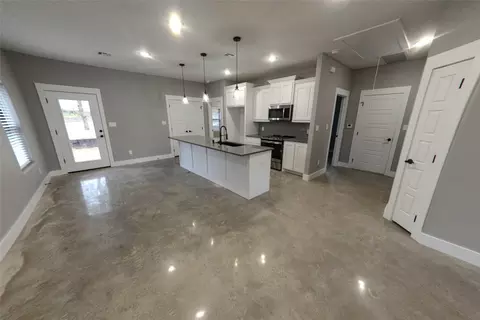 528 E Shepherd St, Denison, TX 75021 photo 5