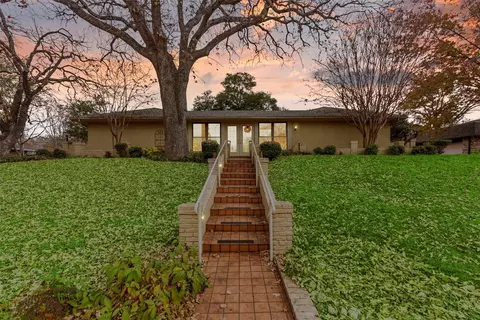 1307 Cliffwood Rd, Euless, TX 76040