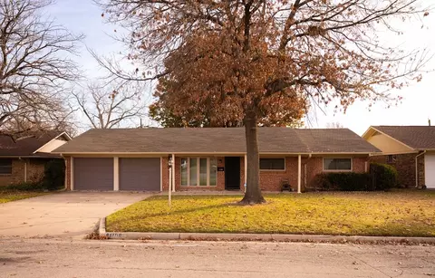 1110 Hillside Dr, Gainesville, TX 76240