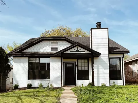 2672 Clayton Oaks Dr, Dallas, TX 75227