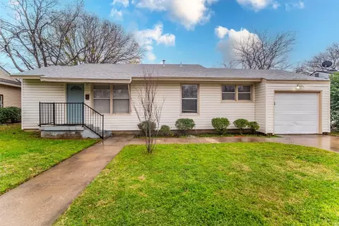 7449 Aberdeen Dr, Fort Worth, TX 76116