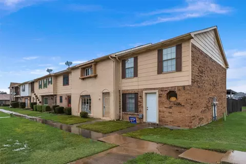 31 E Creek Ln #17, Grand Prairie, TX 75052