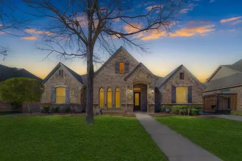 3301 Bear Creek Dr, Hurst, TX 76054