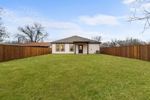904 Edgar St, Greenville, TX 75401