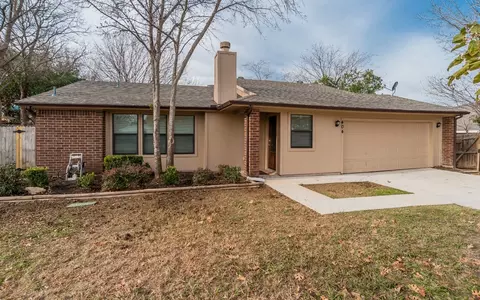 404 S Walnut Creek Dr, Mansfield, TX 76063