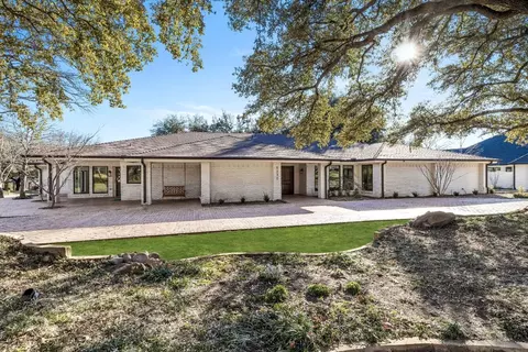 6230 Stonehill Dr, Dallas, TX 75254