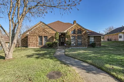 833 Robin Meadow Dr, Desoto, TX 75115