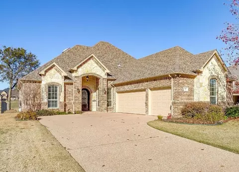 801 Merion Dr, Burleson, TX 76028