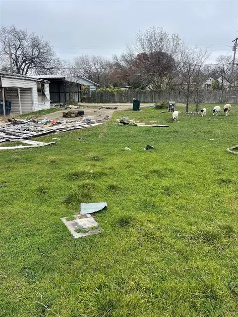 3320 N Grove St, Fort Worth, TX 76106