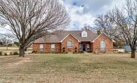 119 San Chez Dr, Lake Kiowa, TX 76240