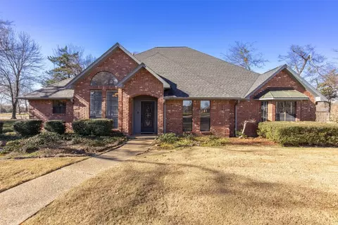 101 Briarwood St, Sulphur Springs, TX 75482