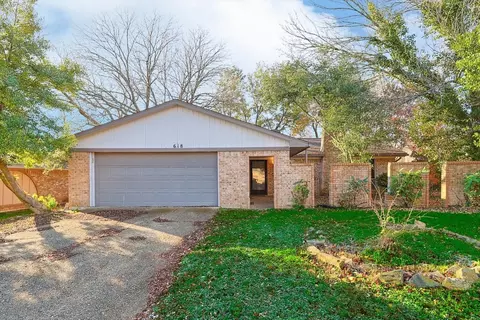 618 Eisenhower Dr, Duncanville, TX 75137