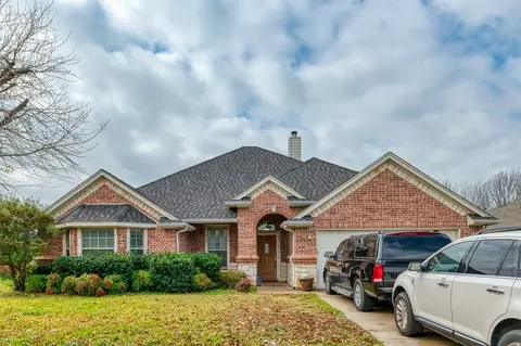 605 Carriage Ln, Saginaw, TX 76179