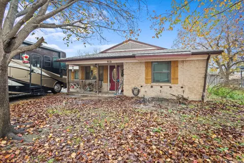910 Caladium Dr, Mesquite, TX 75149