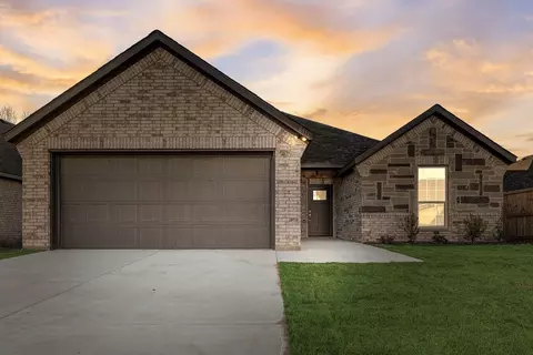 8916 Kiowa Dr, Greenville, TX 75402
