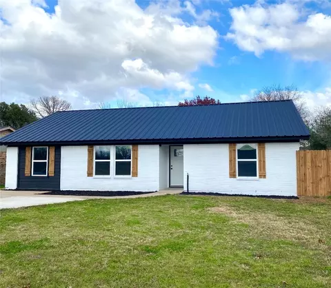 720 N Cummings Dr, Alvarado, TX 76009