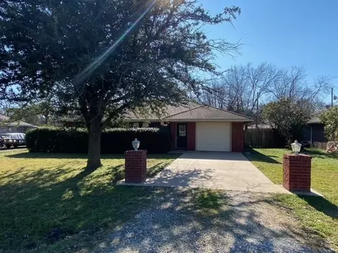 307 E Hunt St, Leonard, TX 75452