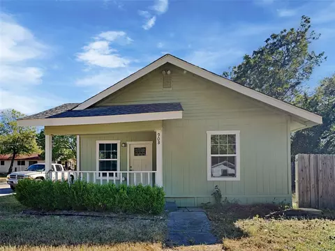 908 Wyatt St, Waxahachie, TX 75165