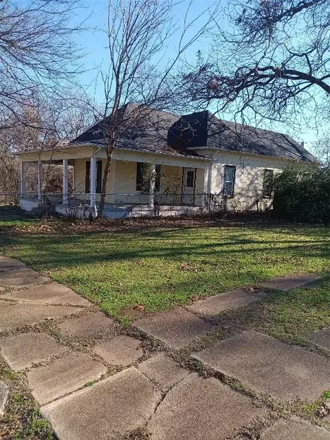 906 W Nelson St, Denison, TX 75020