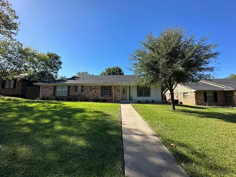 310 Hidden Valley Trl, Sherman, TX 75092