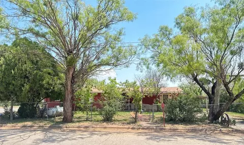 425 8th St, Anson, TX 79501