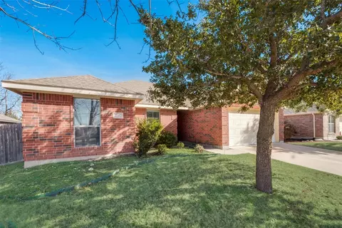 210 Commonwealth Cir, Waxahachie, TX 75165