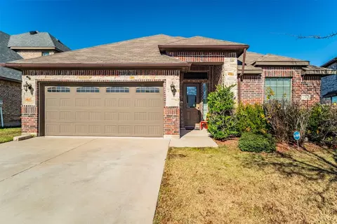 736 Seabourne Dr, Saginaw, TX 76179