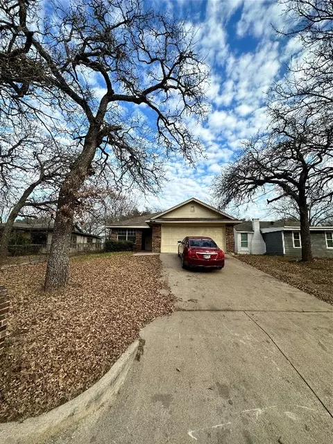 3324 Delaware Trl, Lake Worth, TX 76135