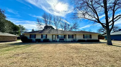 204 Kings Creek Dr, Terrell, TX 75161