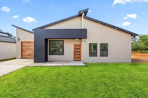 826 Indian Dr, Granbury, TX 76048