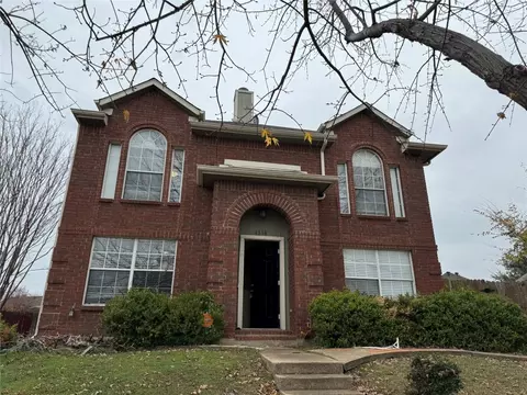 1318 Creekview Dr, Lewisville, TX 75067