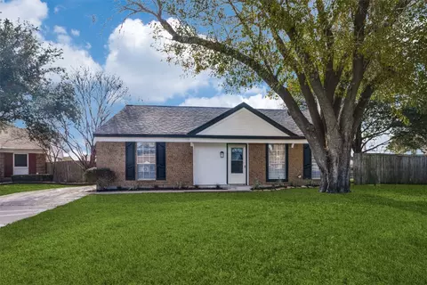 7029 Shadow Bend Dr, Fort Worth, TX 76137