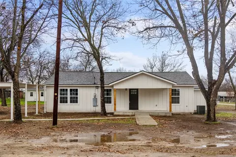 400 N Broadway St, Blanket, TX 76432