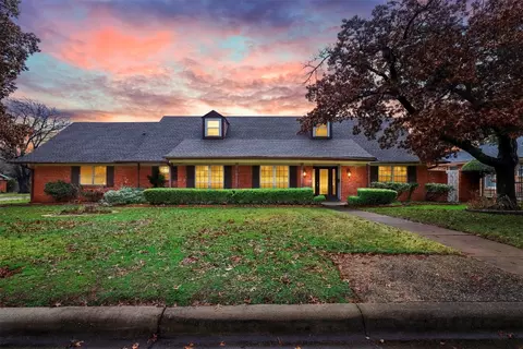 3701 Summercrest Dr, Fort Worth, TX 76109