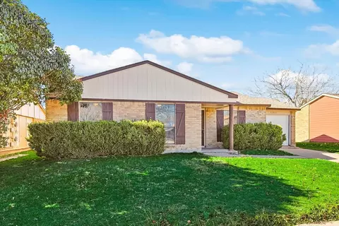 5905 Deerfoot Trl, Fort Worth, TX 76131
